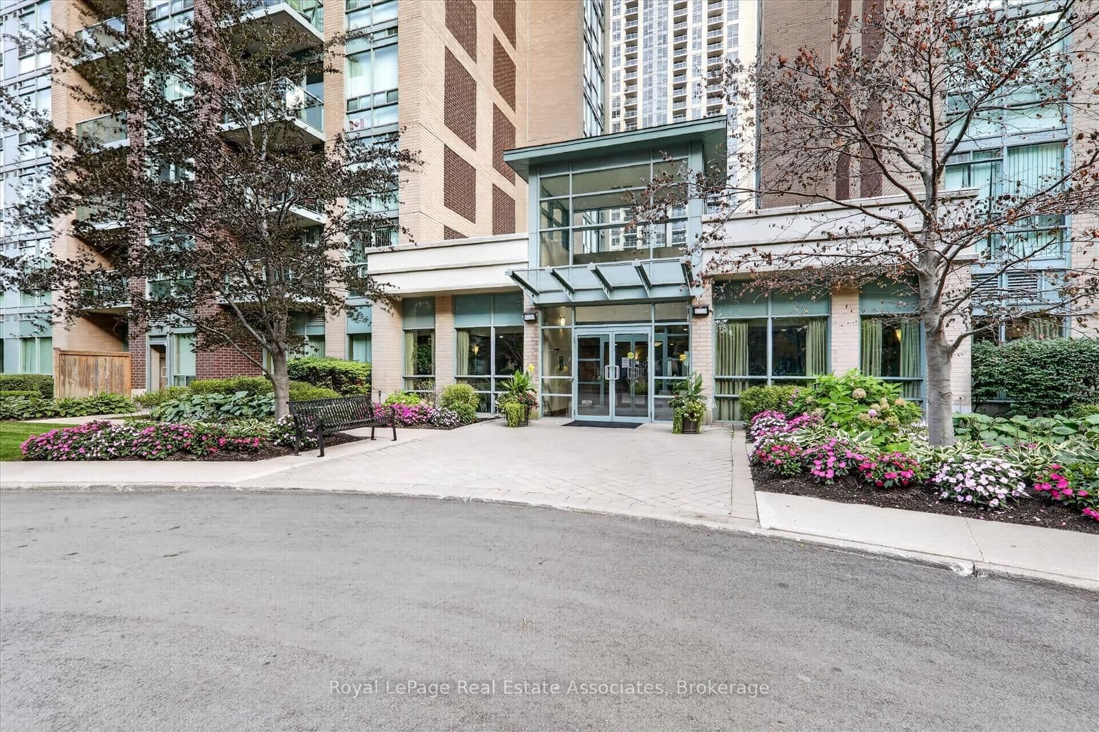 7 Michael Power Place, Unit 908 thumbnail 40