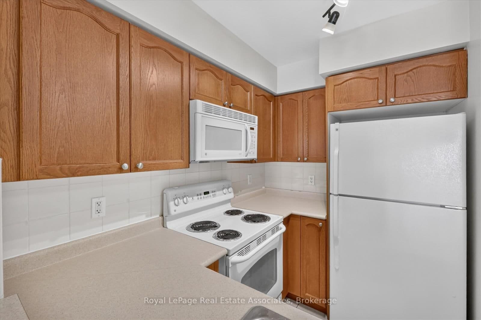 7 Michael Power Place, Unit 908 thumbnail 5