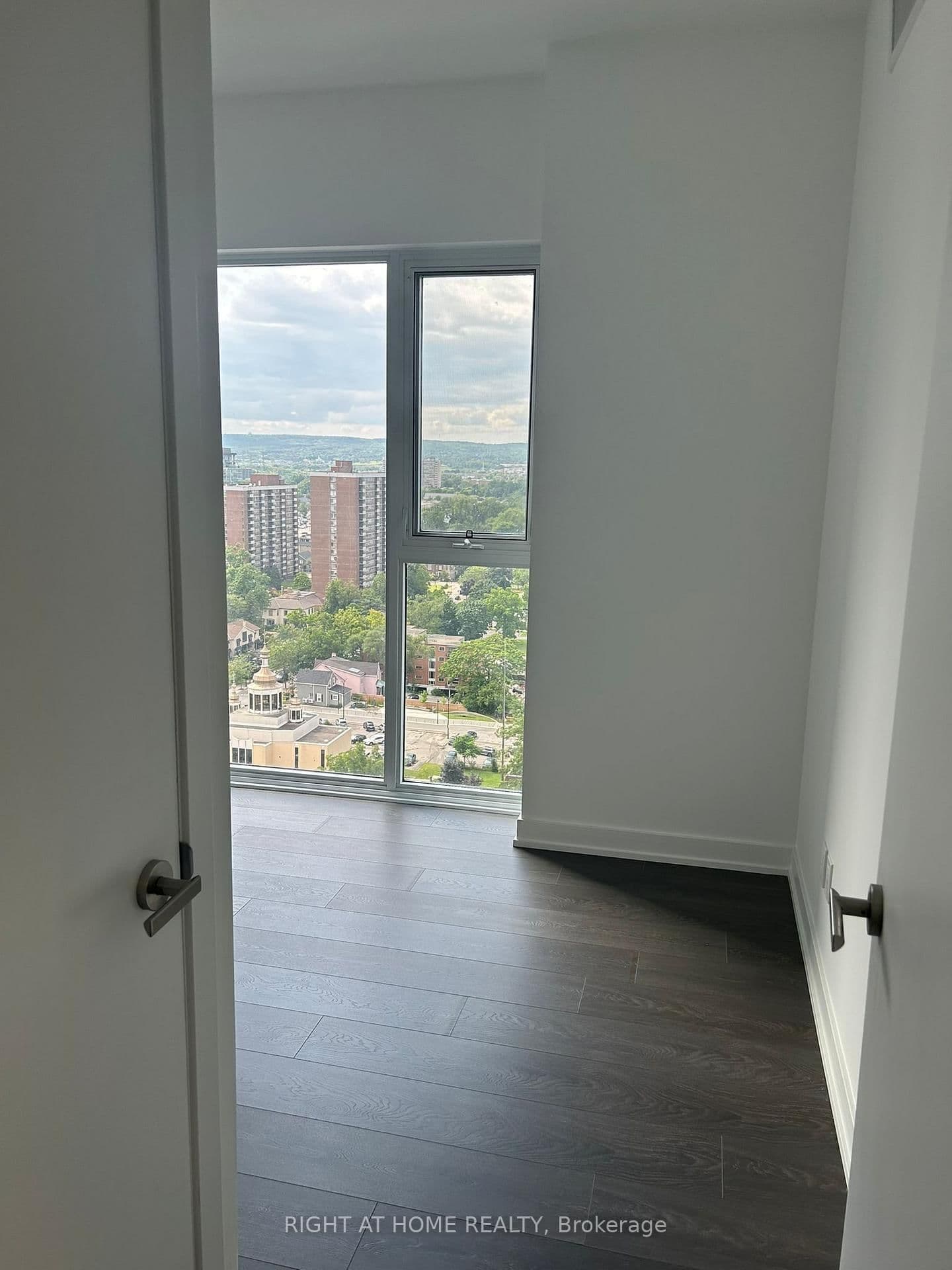 370 Martha Street, Unit 1902 thumbnail 11