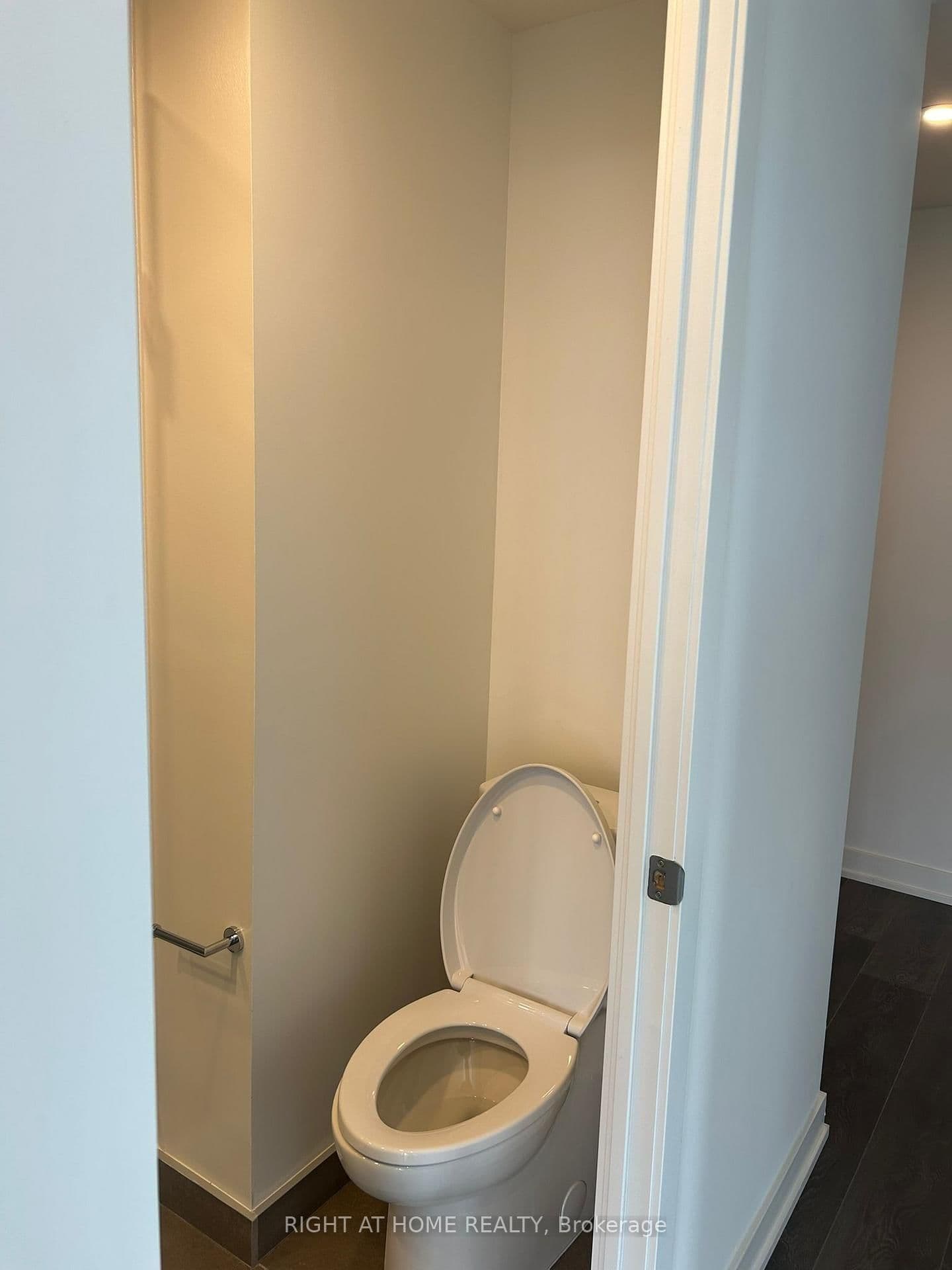 370 Martha Street, Unit 1902 thumbnail 13