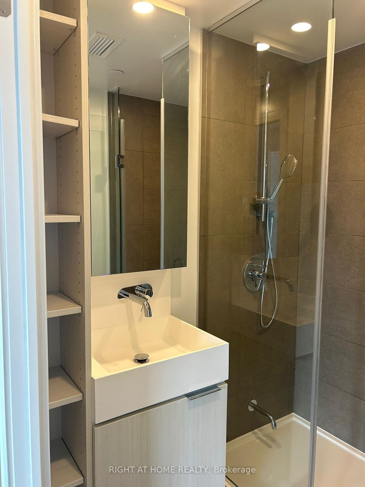 370 Martha Street, Unit 1902 thumbnail 14