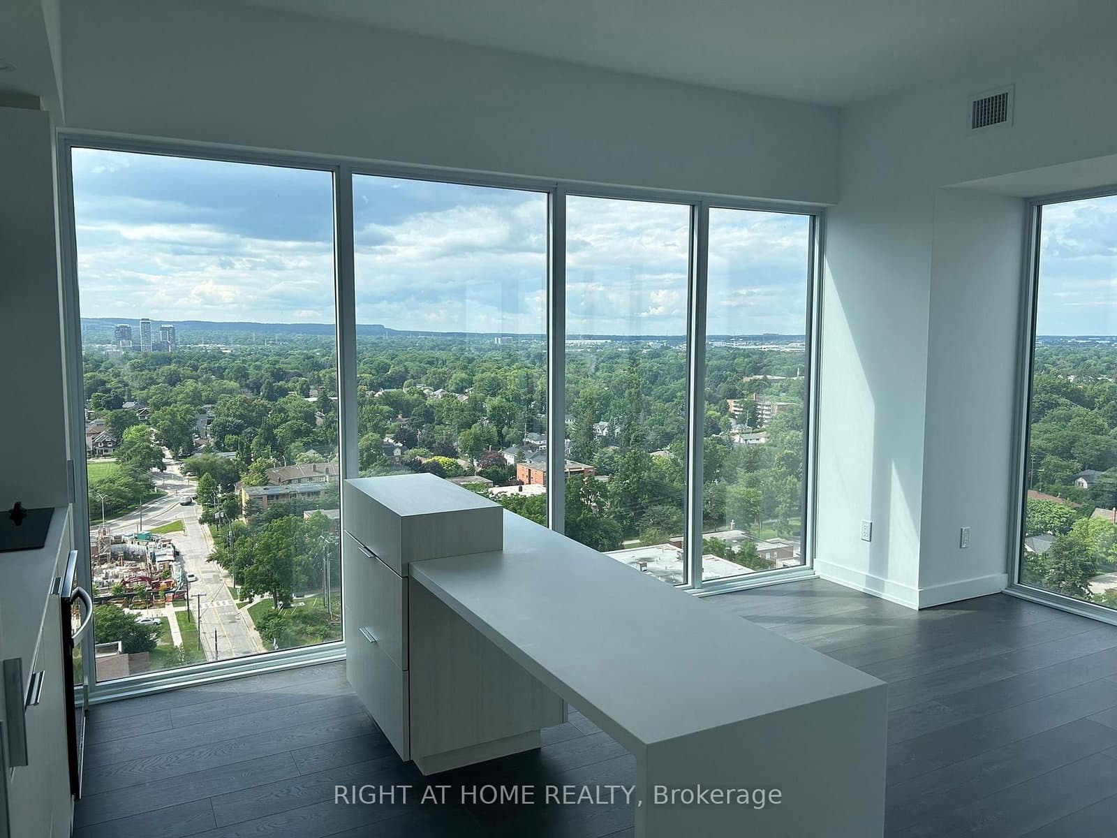 370 Martha Street, Unit 1902 thumbnail 20