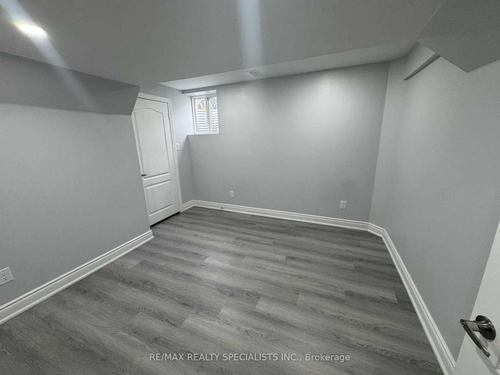 33 Bluffwood(Basement) Crescent thumbnail 10