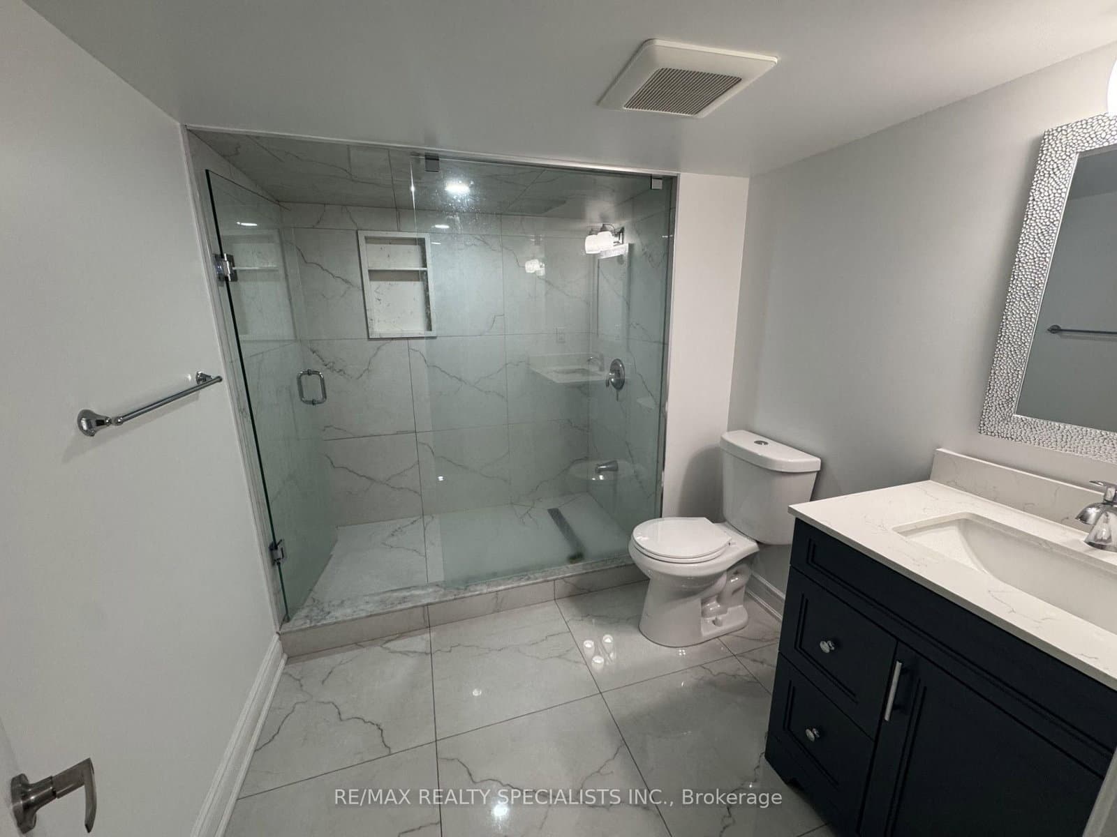 33 Bluffwood(Basement) Crescent thumbnail 12