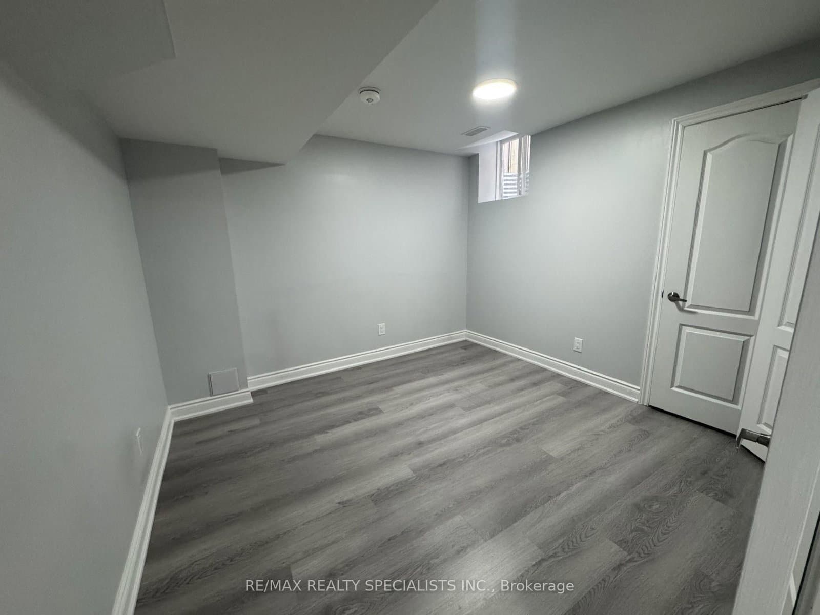 33 Bluffwood(Basement) Crescent thumbnail 13