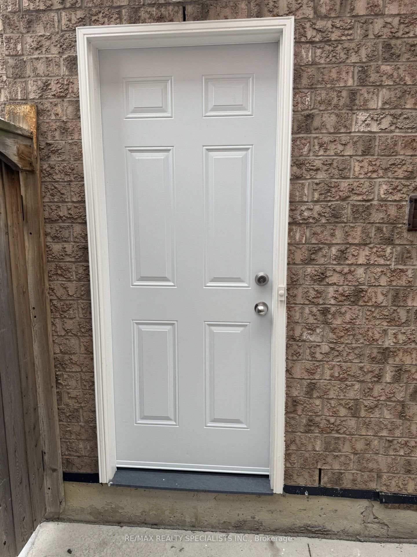 33 Bluffwood(Basement) Crescent thumbnail 17