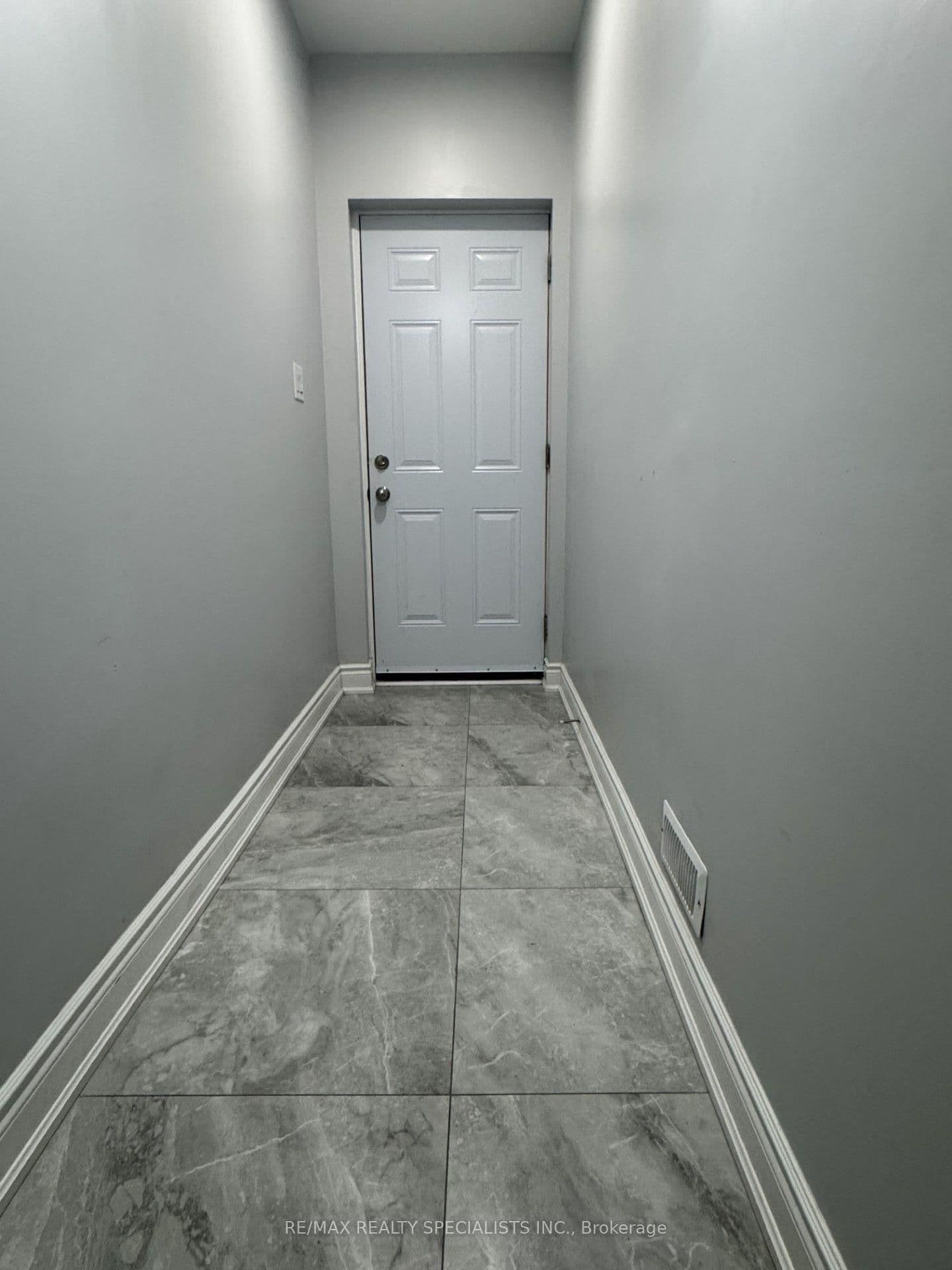 33 Bluffwood(Basement) Crescent thumbnail 3