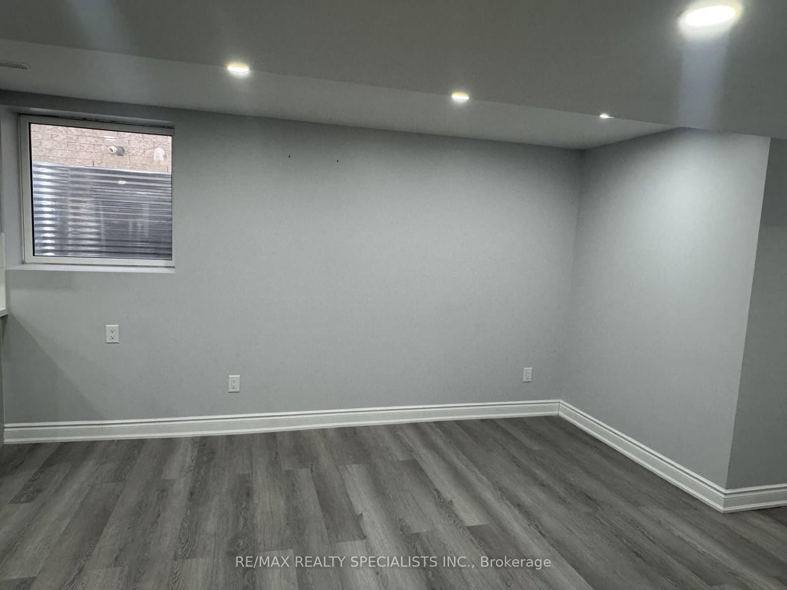 33 Bluffwood(Basement) Crescent thumbnail 5