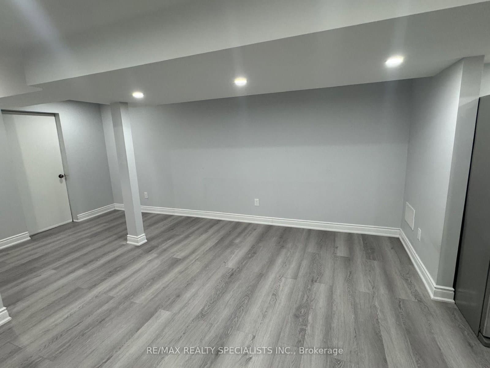 33 Bluffwood(Basement) Crescent thumbnail 6