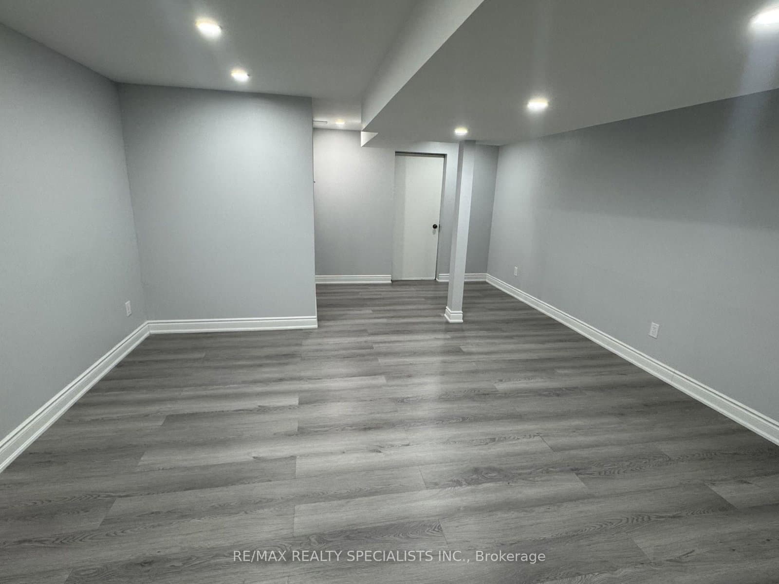 33 Bluffwood(Basement) Crescent thumbnail 8