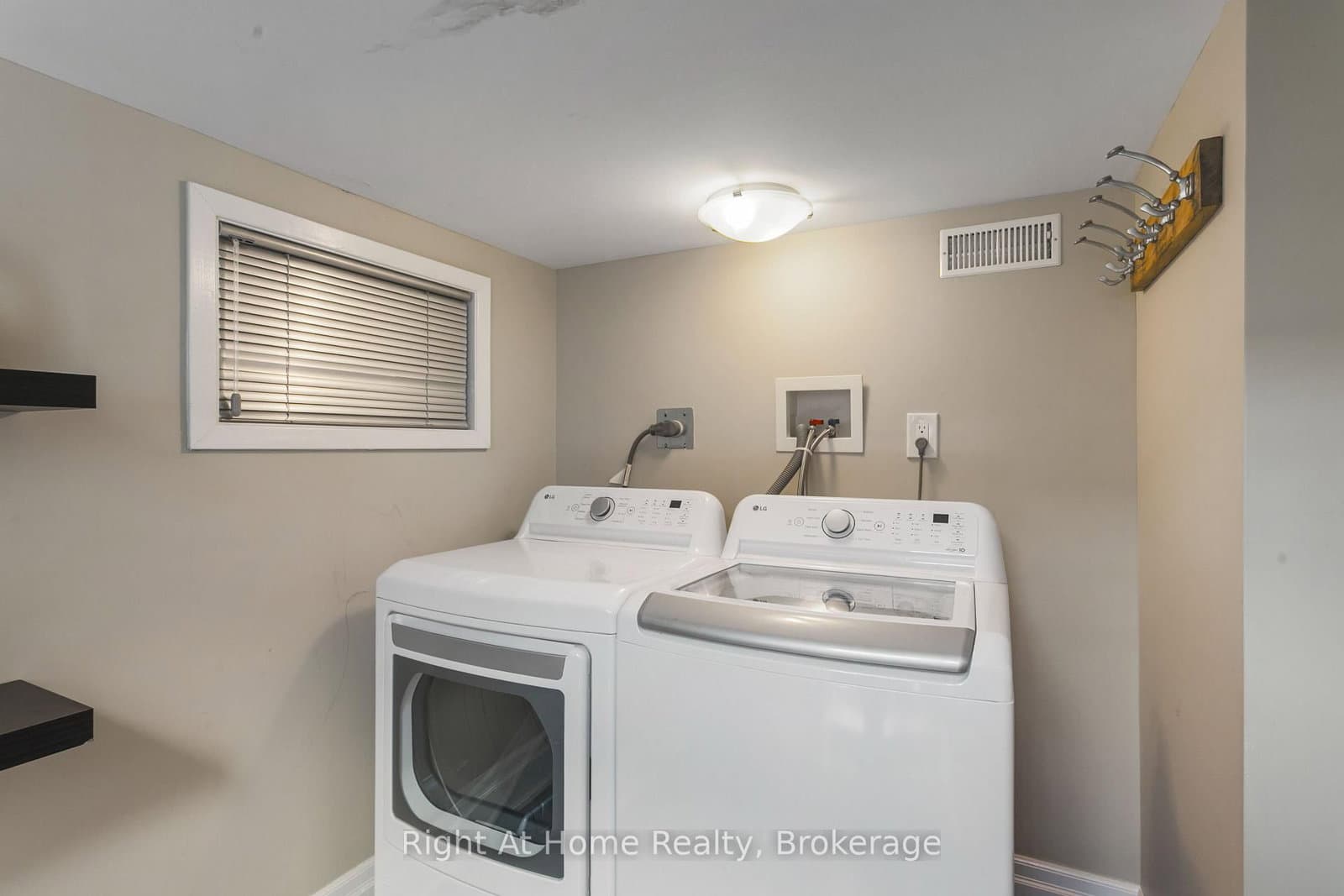 1042 St Clarens Avenue, Unit Basement thumbnail 9
