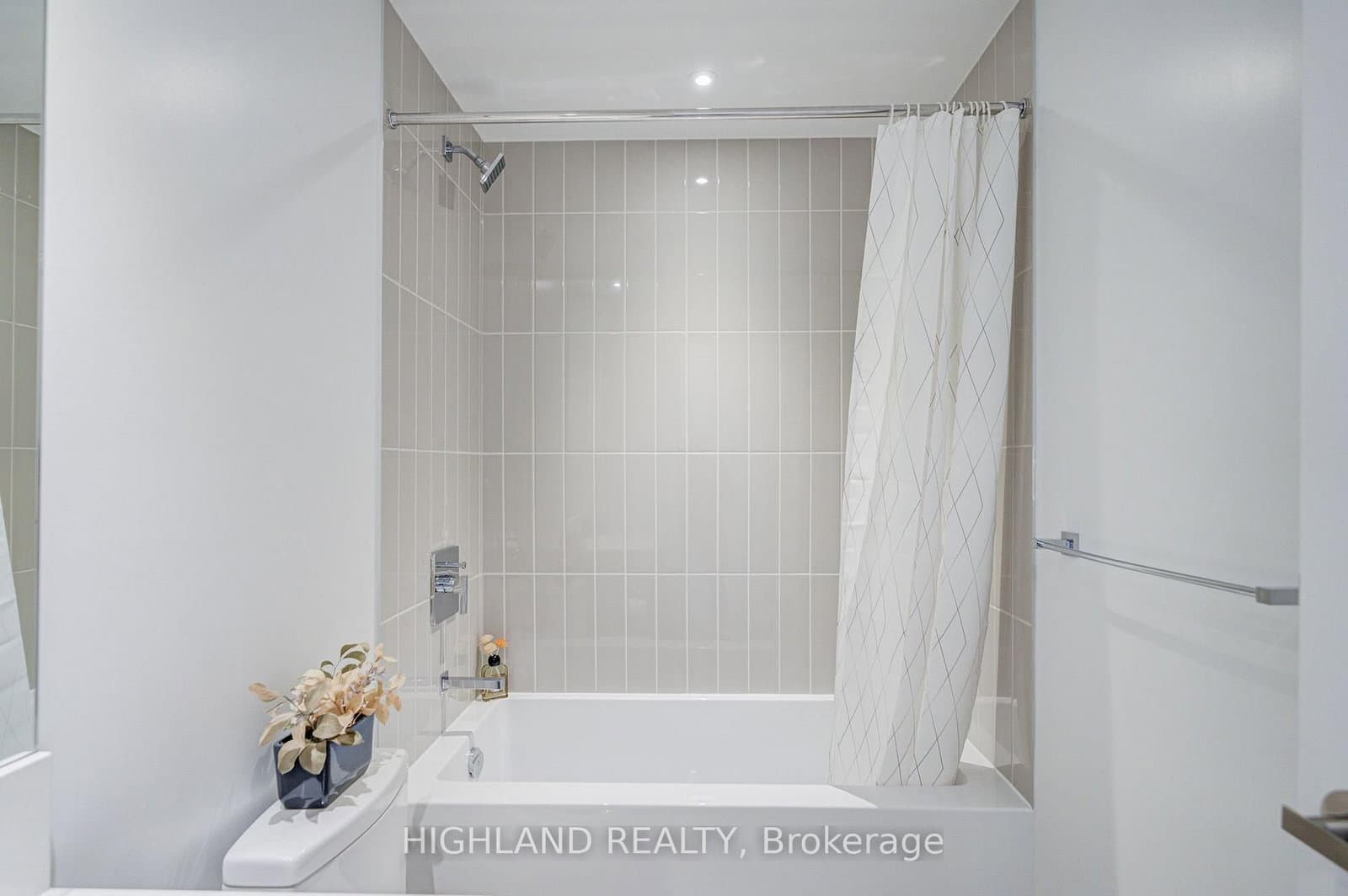 3883 Quartz Road, Unit 2403 thumbnail 12