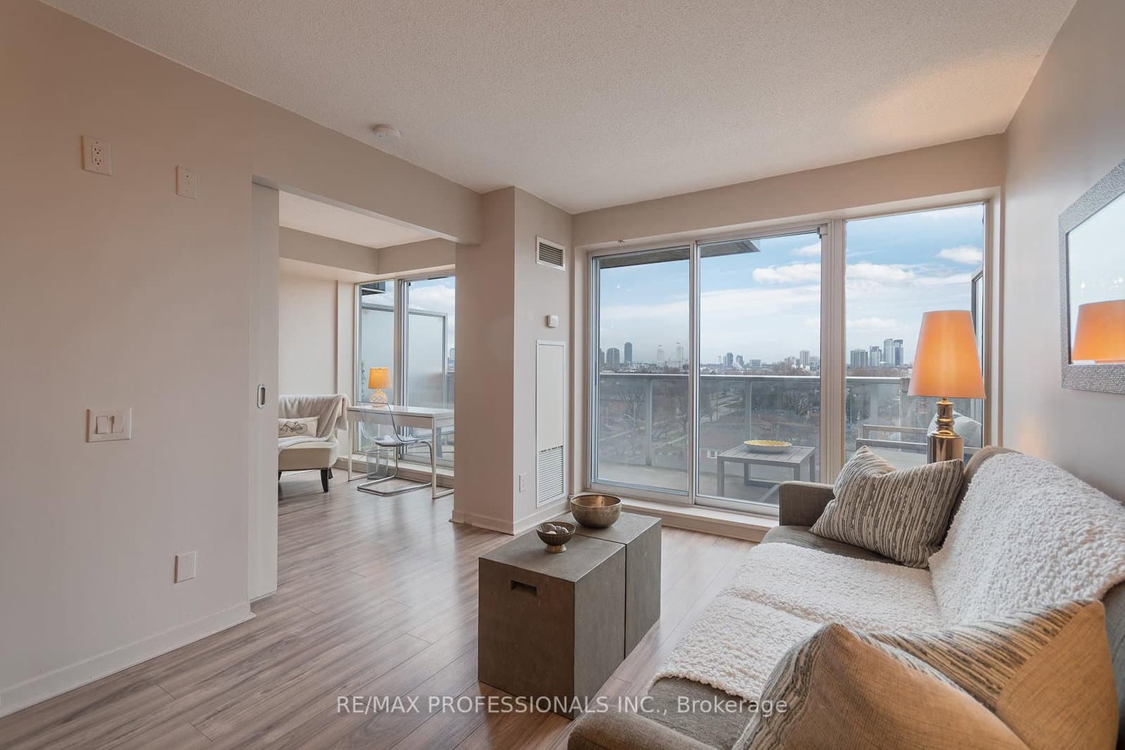 1040 The Queensway, Unit 704 - Image 1