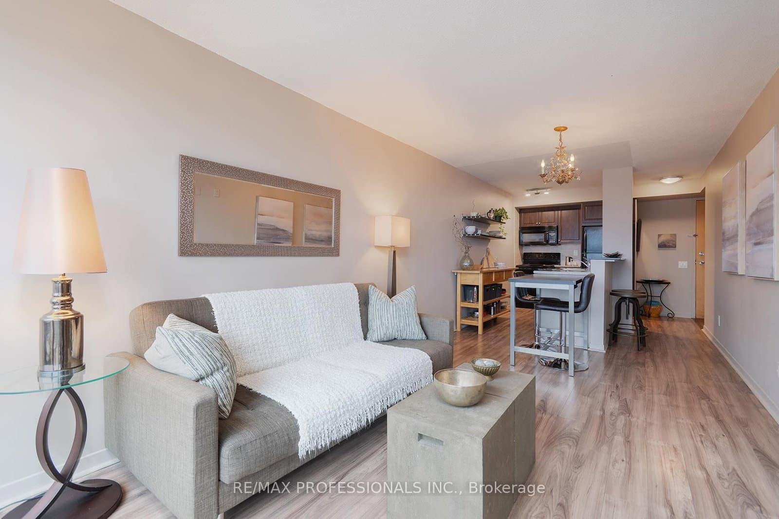 1040 The Queensway, Unit 704 thumbnail 12