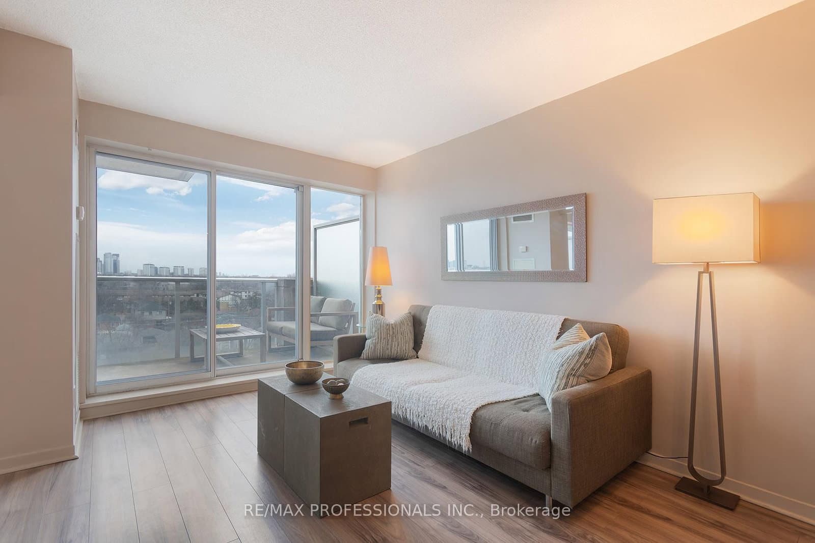 1040 The Queensway, Unit 704 thumbnail 13