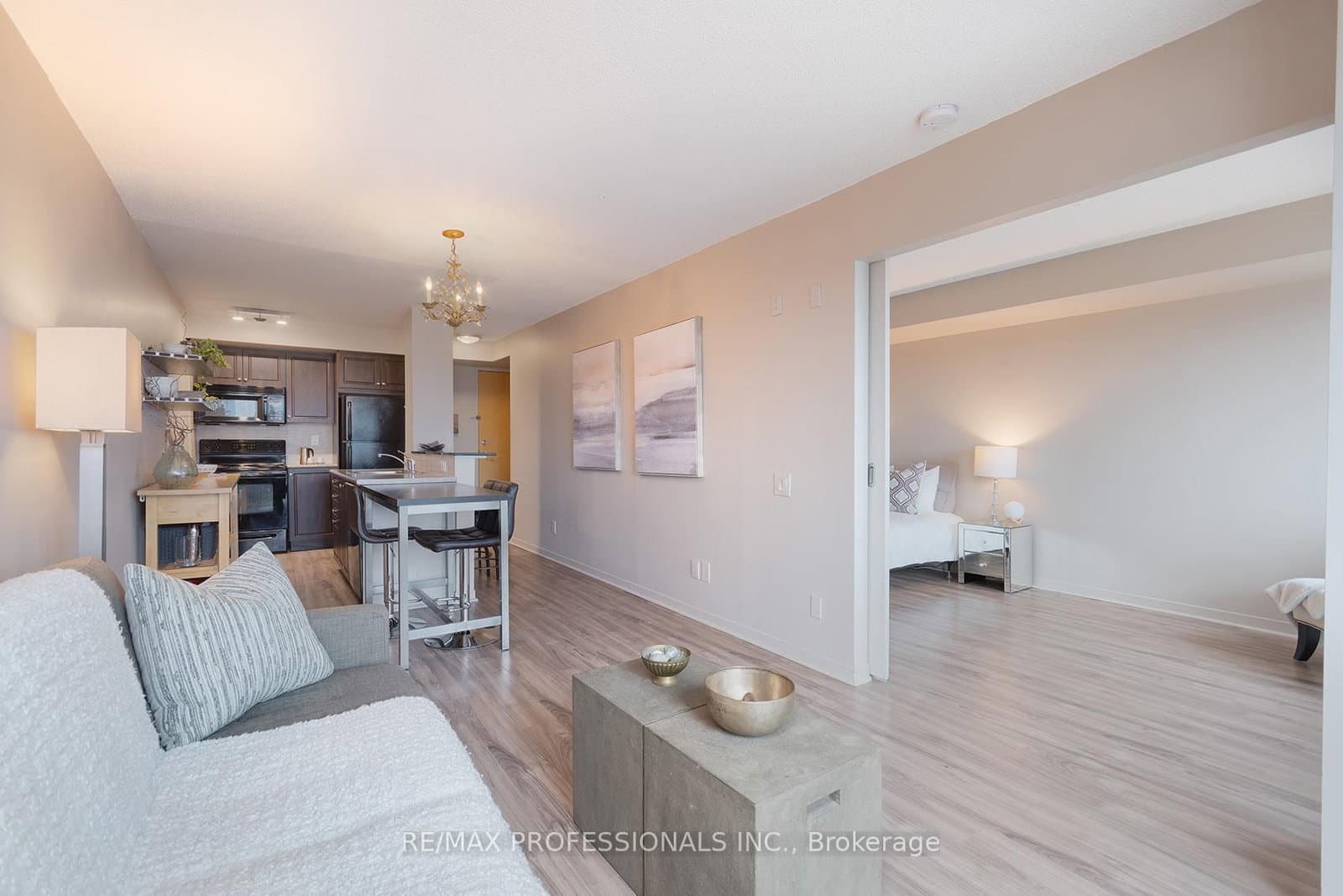 1040 The Queensway, Unit 704 thumbnail 14