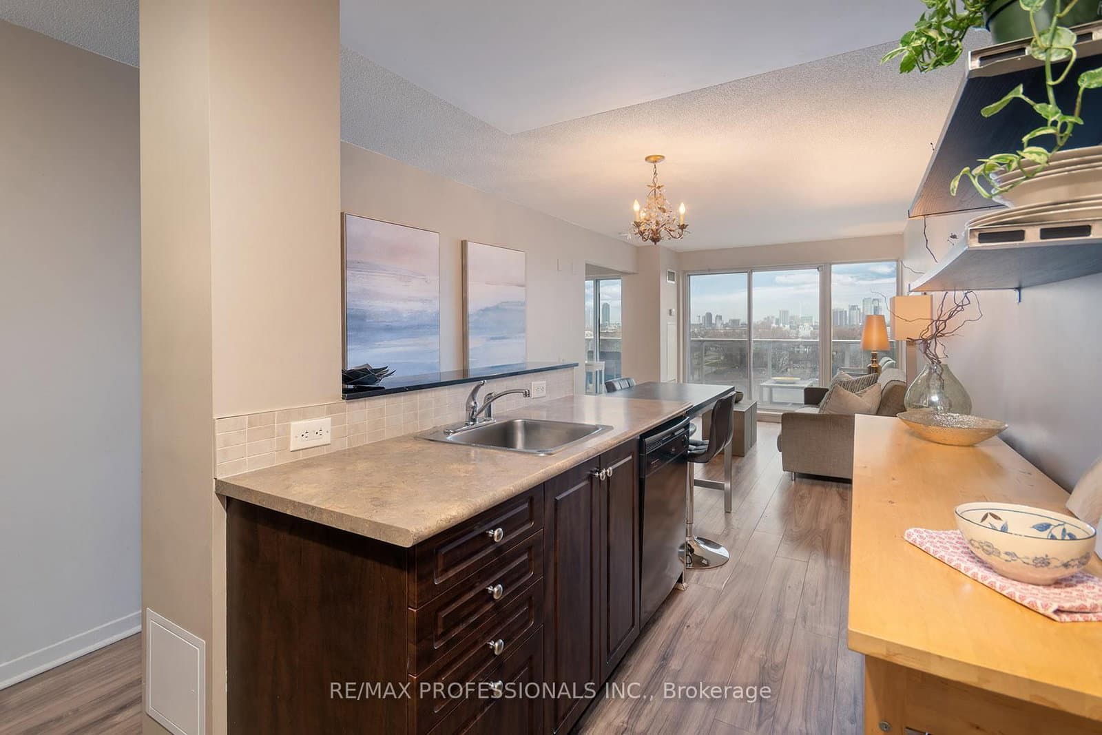 1040 The Queensway, Unit 704 thumbnail 16