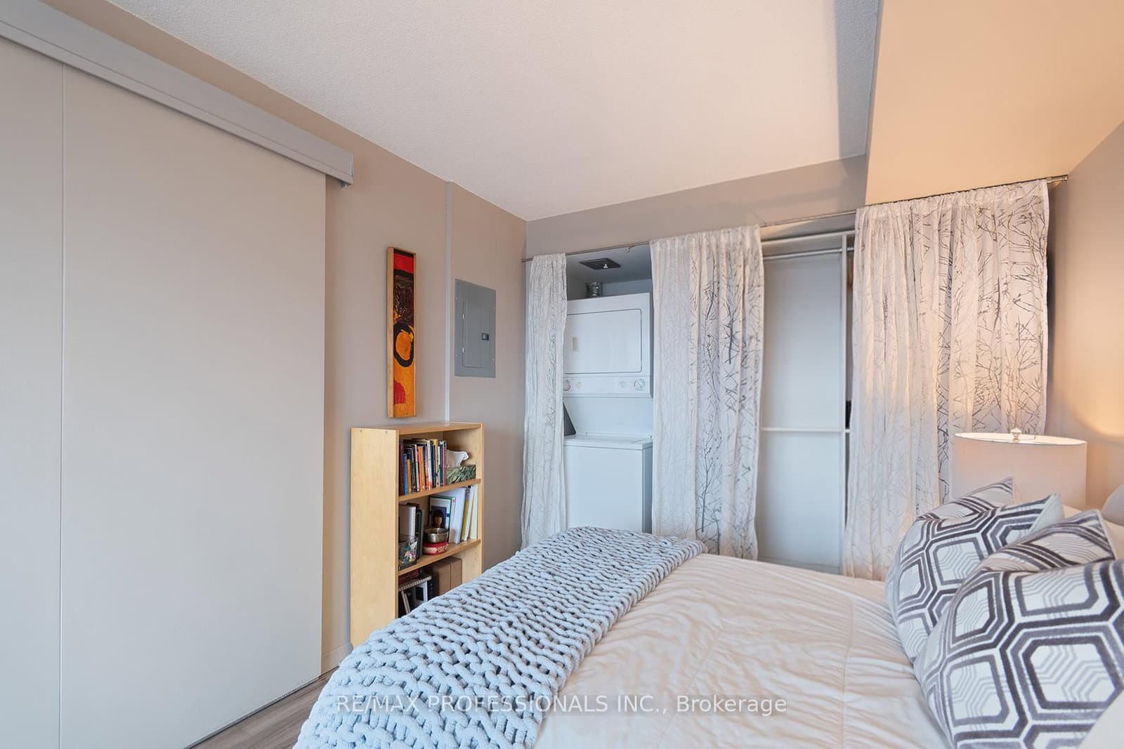 1040 The Queensway, Unit 704 thumbnail 31