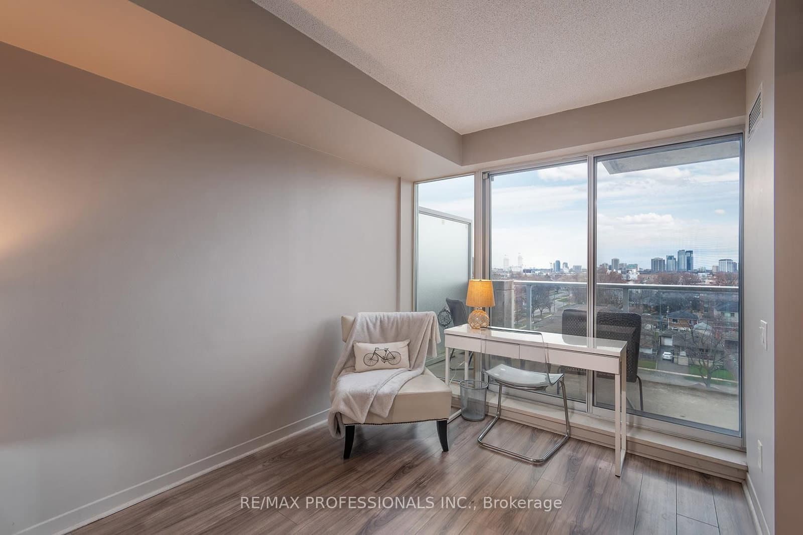 1040 The Queensway, Unit 704 thumbnail 32