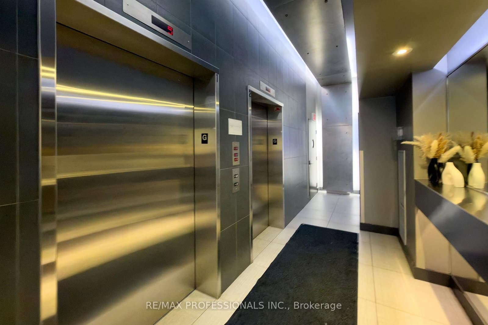 1040 The Queensway, Unit 704 thumbnail 9