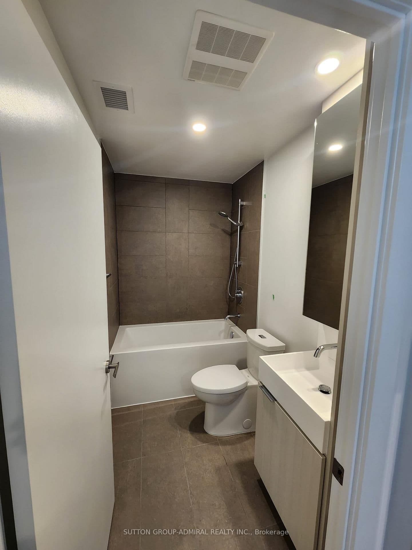 370 Martha Street, Unit 2308 thumbnail 5