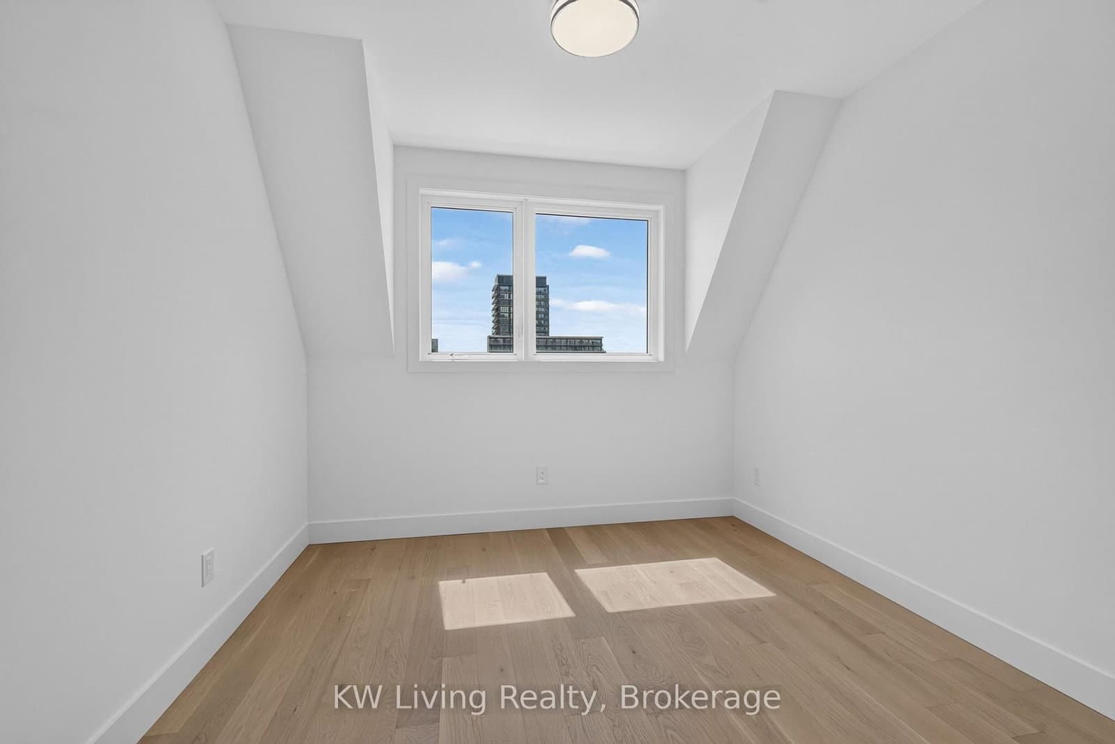 96 Belgravia Avenue thumbnail 18