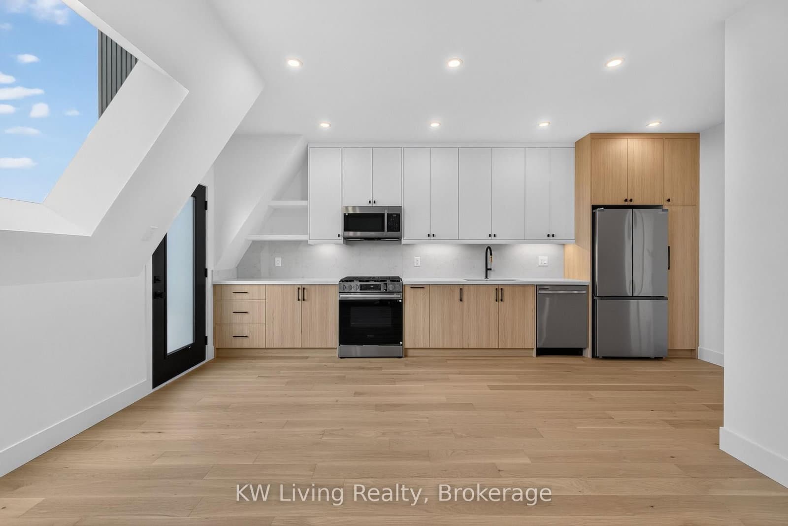 96 Belgravia Avenue thumbnail 3
