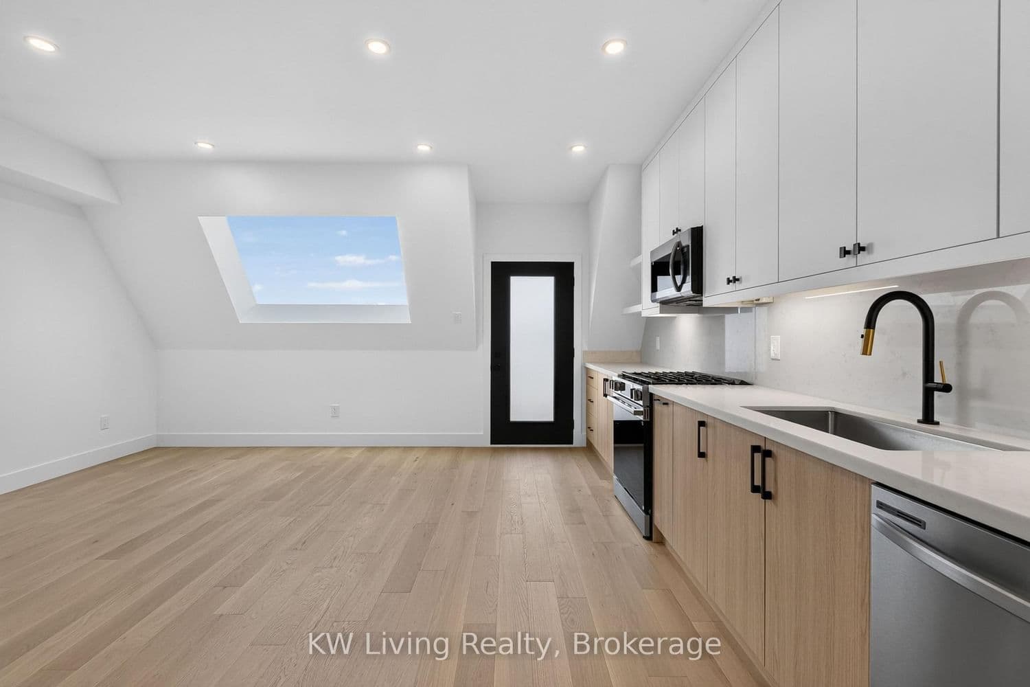 96 Belgravia Avenue thumbnail 4