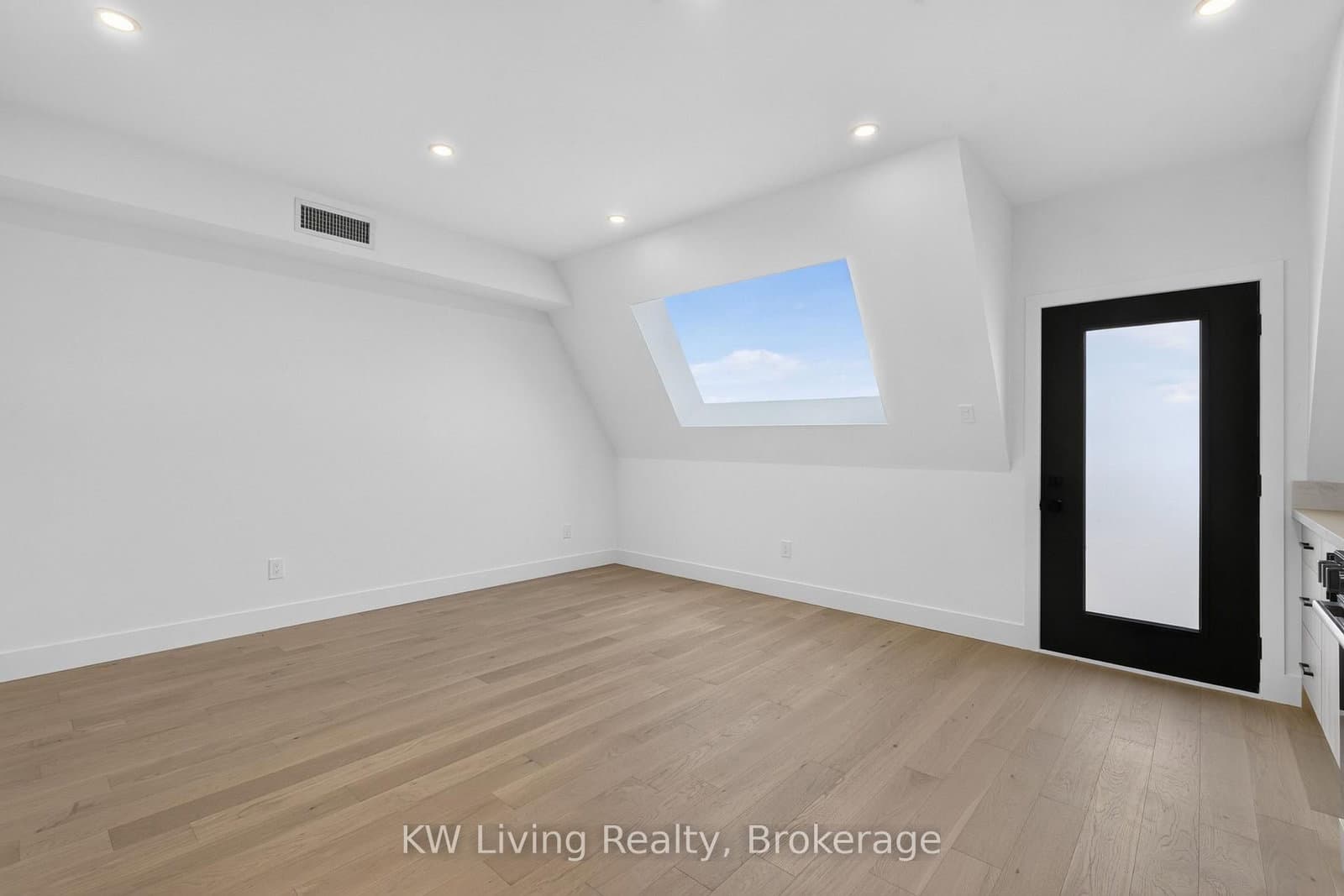 96 Belgravia Avenue thumbnail 6