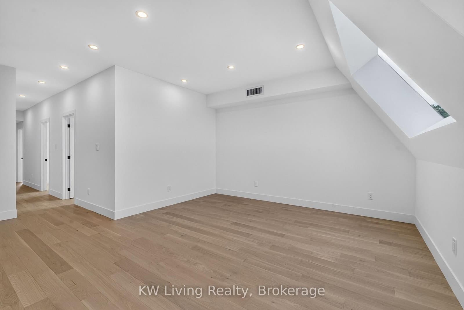 96 Belgravia Avenue thumbnail 8