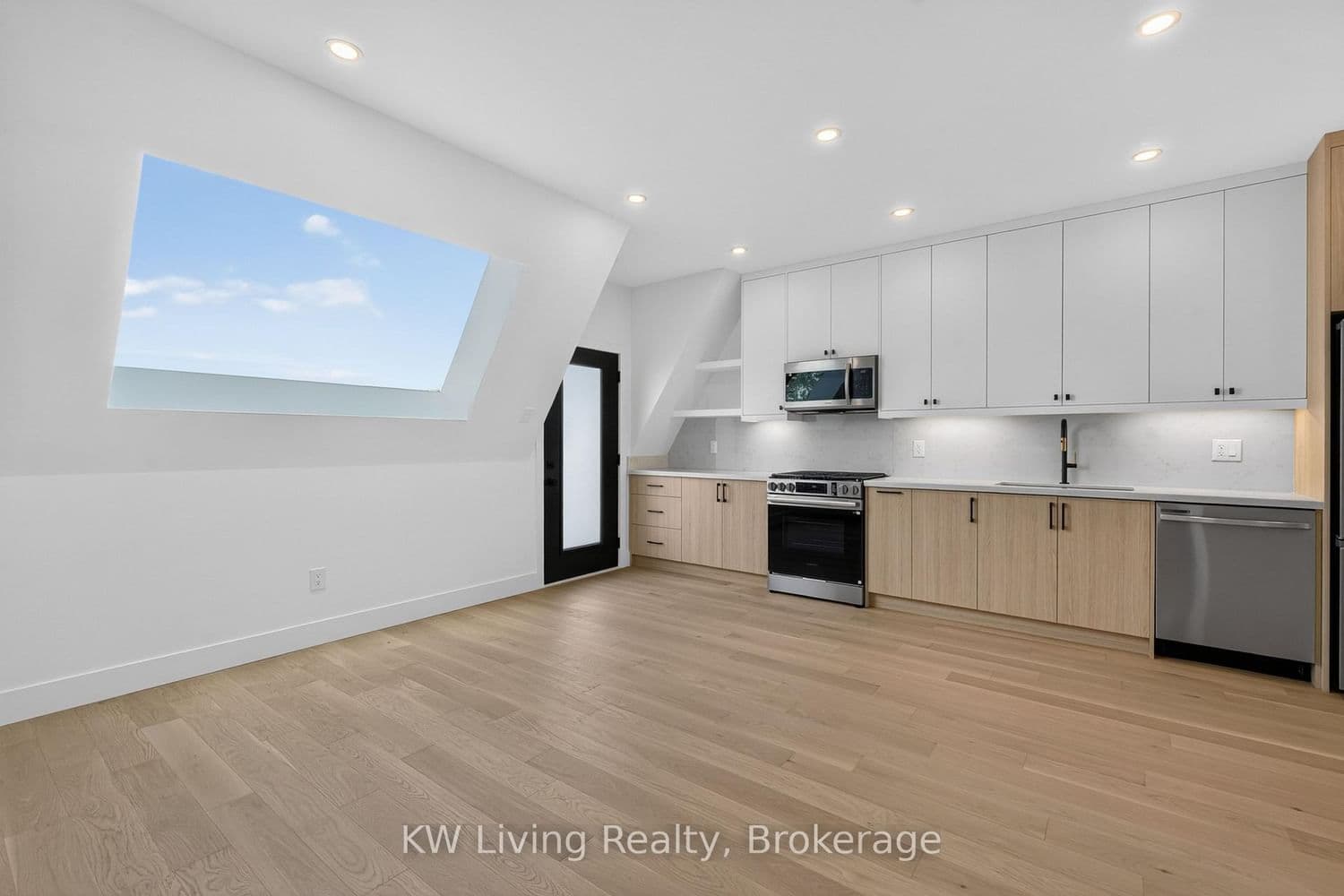 96 Belgravia Avenue thumbnail 9