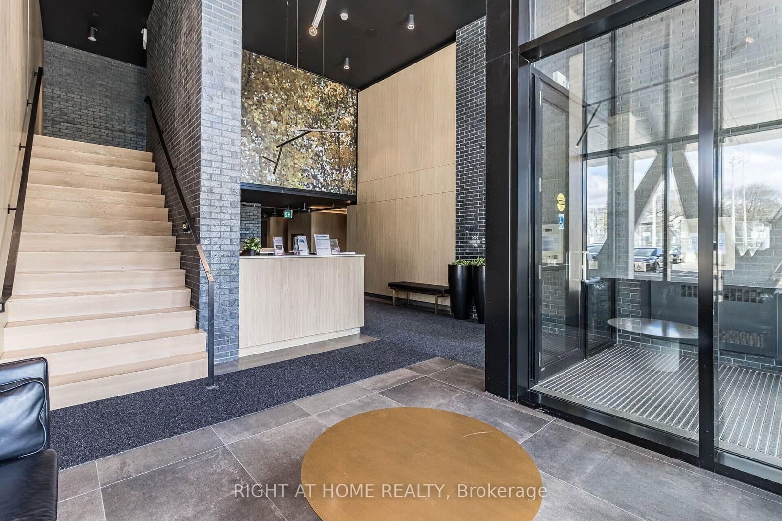 7 Smith Crescent, Unit 817 thumbnail 4