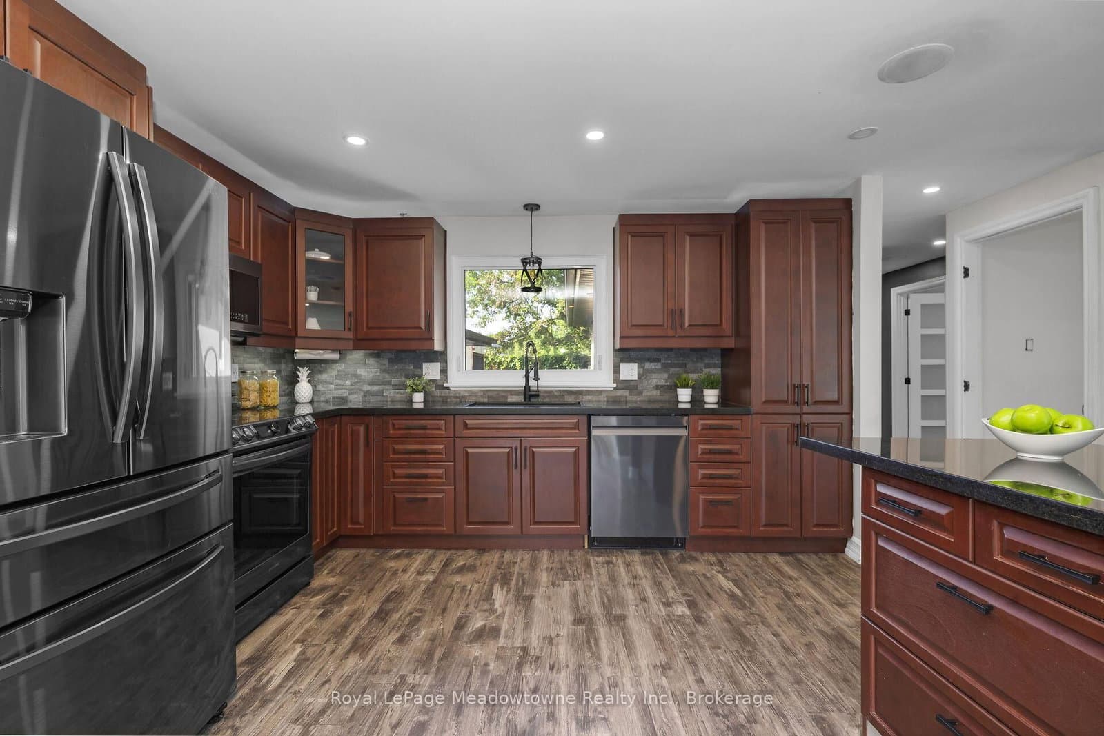 96 Macdonald Crescent thumbnail 9