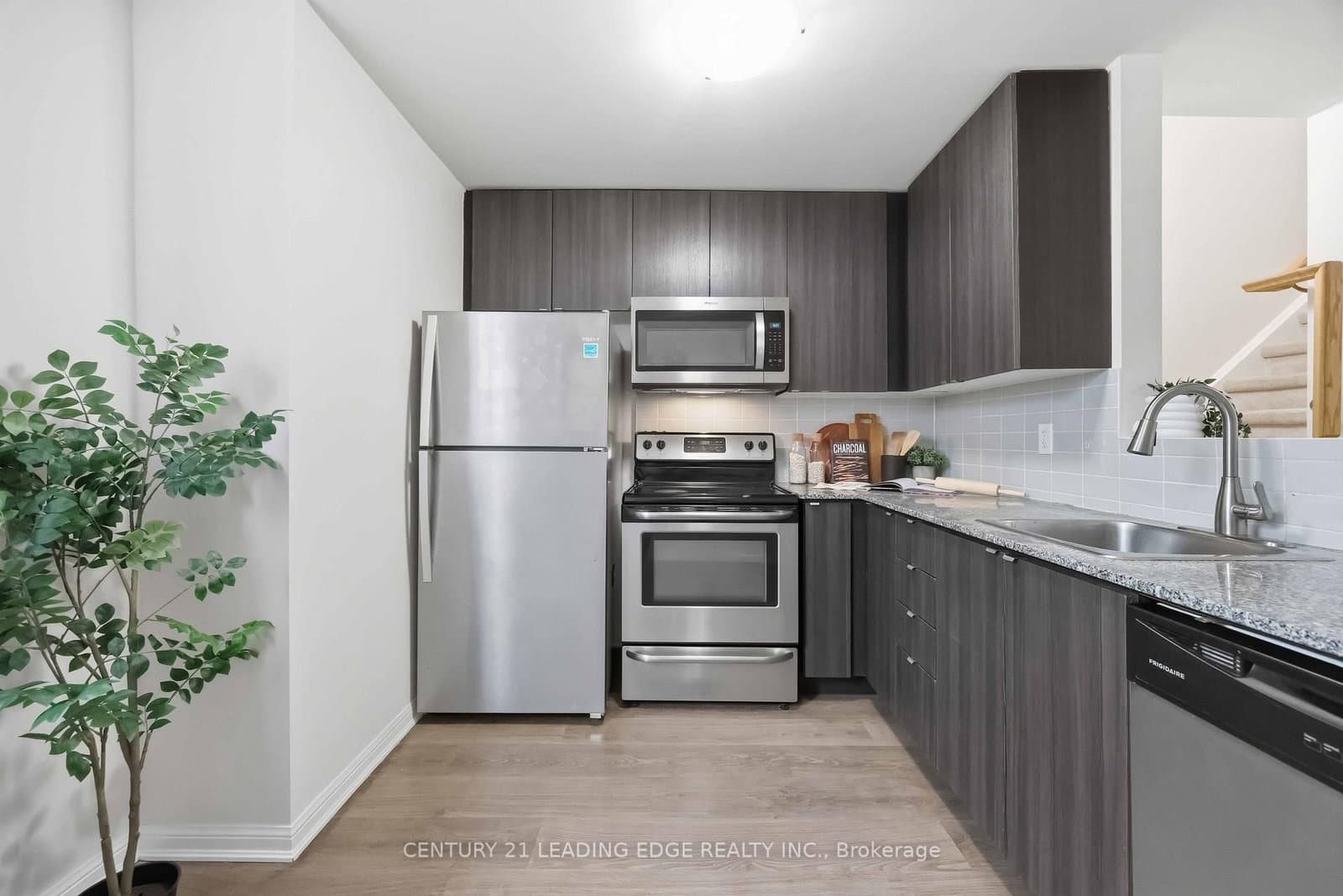 380 Hopewell Avenue, Unit 121 thumbnail 19