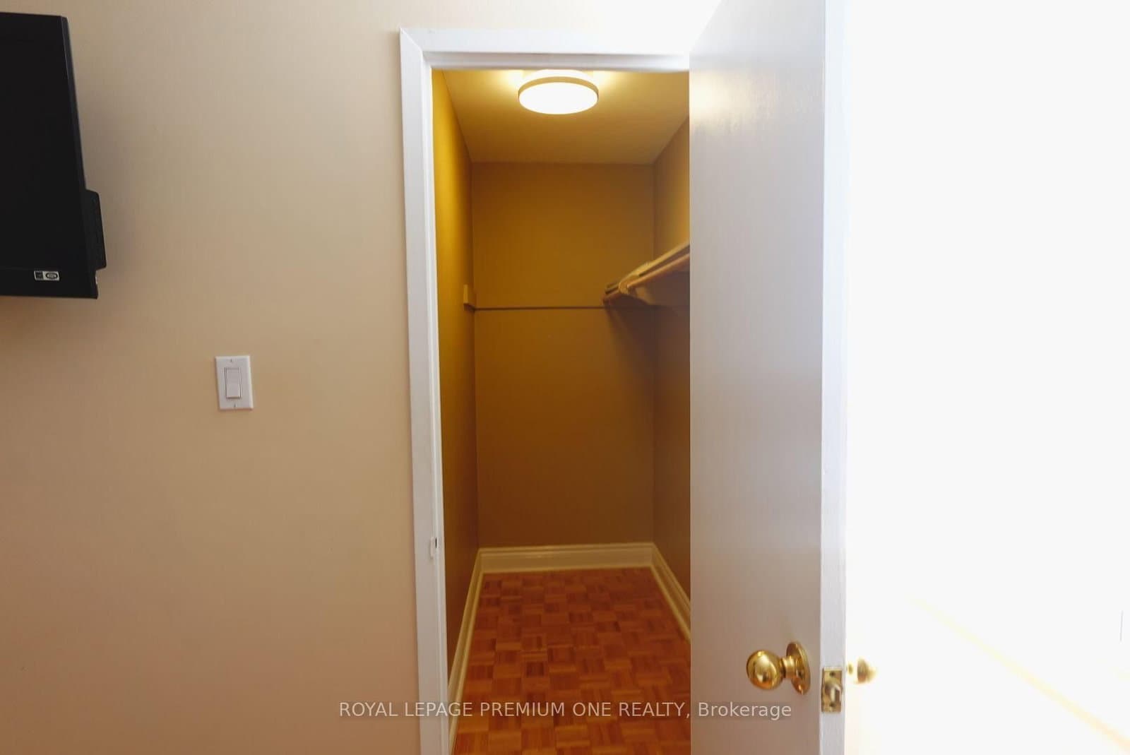 3065 QUEEN FREDERICA Drive, Unit 305 thumbnail 12