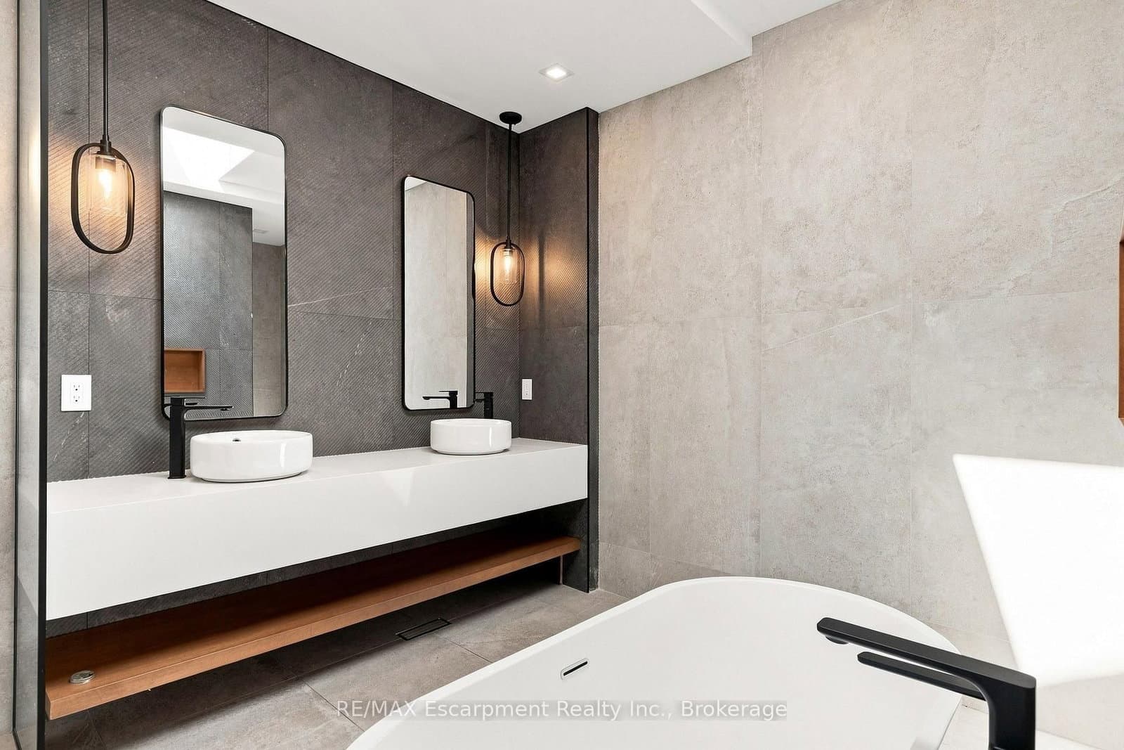 100 Appleby Place thumbnail 23