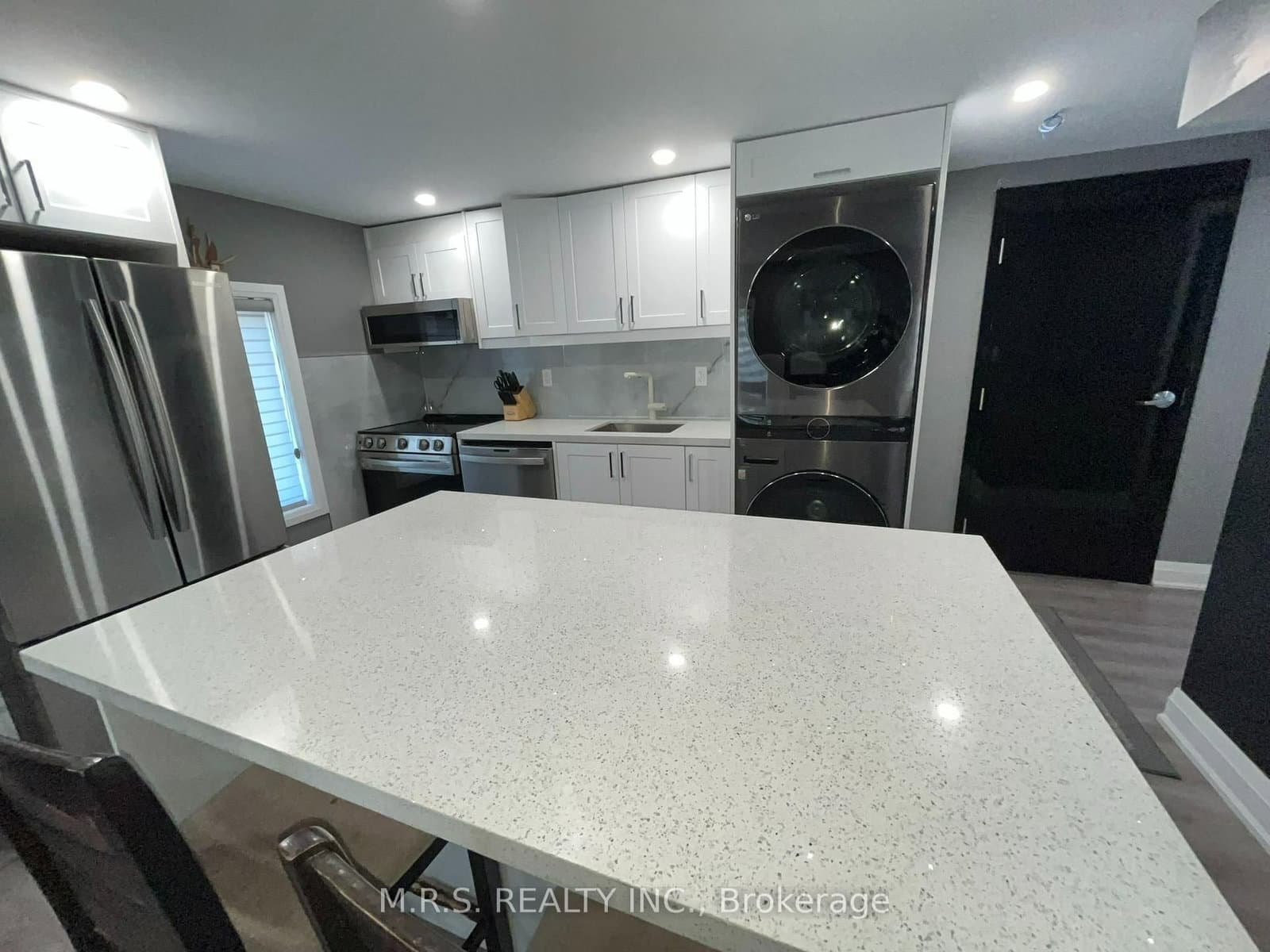 26 Hillcrest Avenue, Unit 2 thumbnail 2