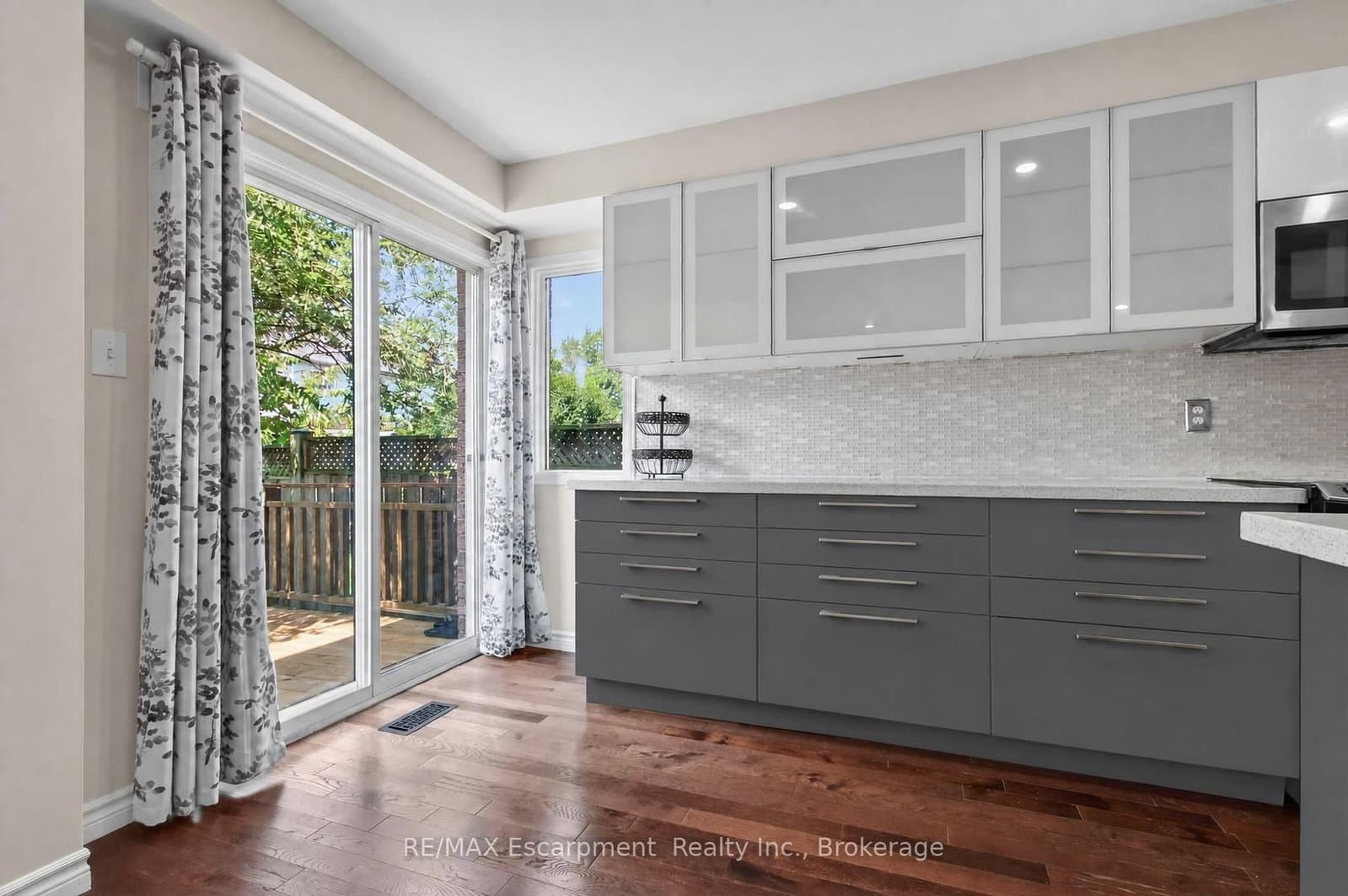 5143 Lampman Avenue thumbnail 14