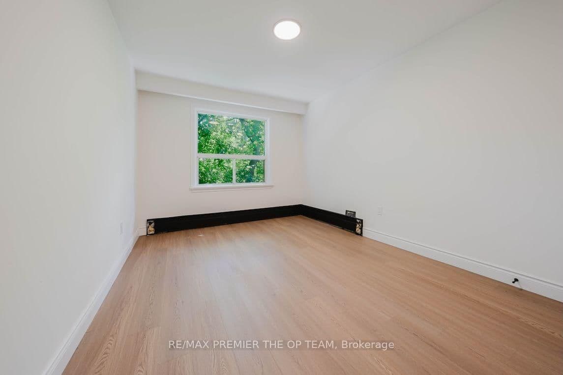 299 Quebec Avenue, Unit 3 thumbnail 18