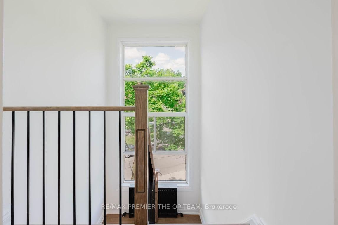 299 Quebec Avenue, Unit 3 thumbnail 5