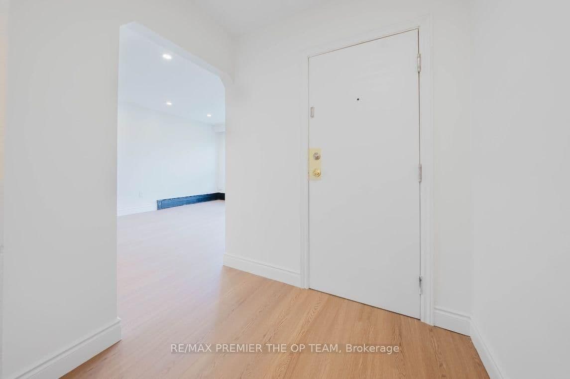 299 Quebec Avenue, Unit 3 thumbnail 6