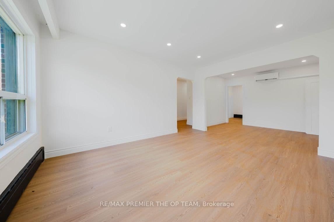 299 Quebec Avenue, Unit 3 thumbnail 8