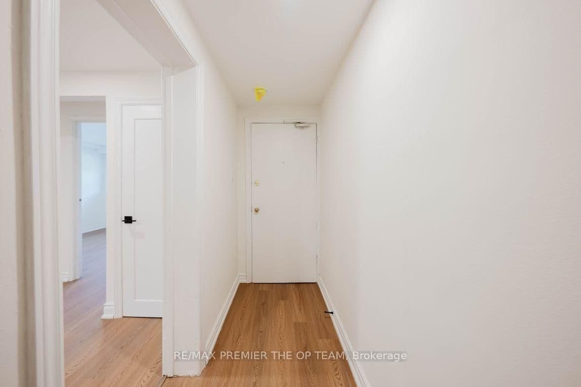 299 Quebec Avenue, Unit 1 thumbnail 4