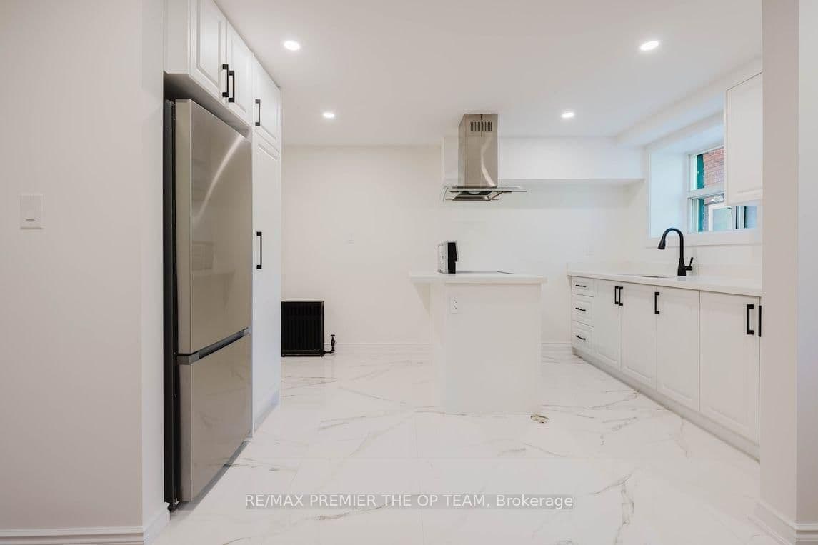 299 Quebec Avenue, Unit 1 thumbnail 6