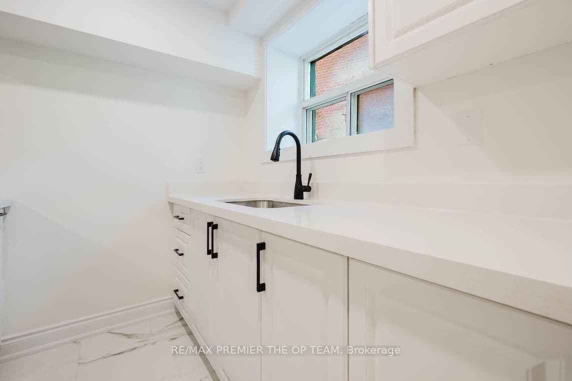 299 Quebec Avenue, Unit 1 thumbnail 7