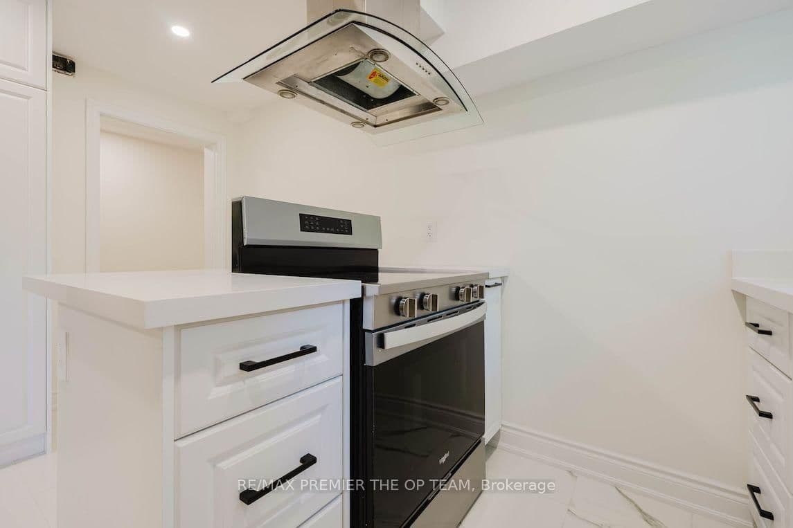 299 Quebec Avenue, Unit 1 thumbnail 8