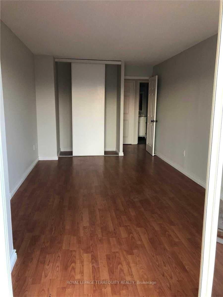 2091 Hurontario Street, Unit PH06 thumbnail 10