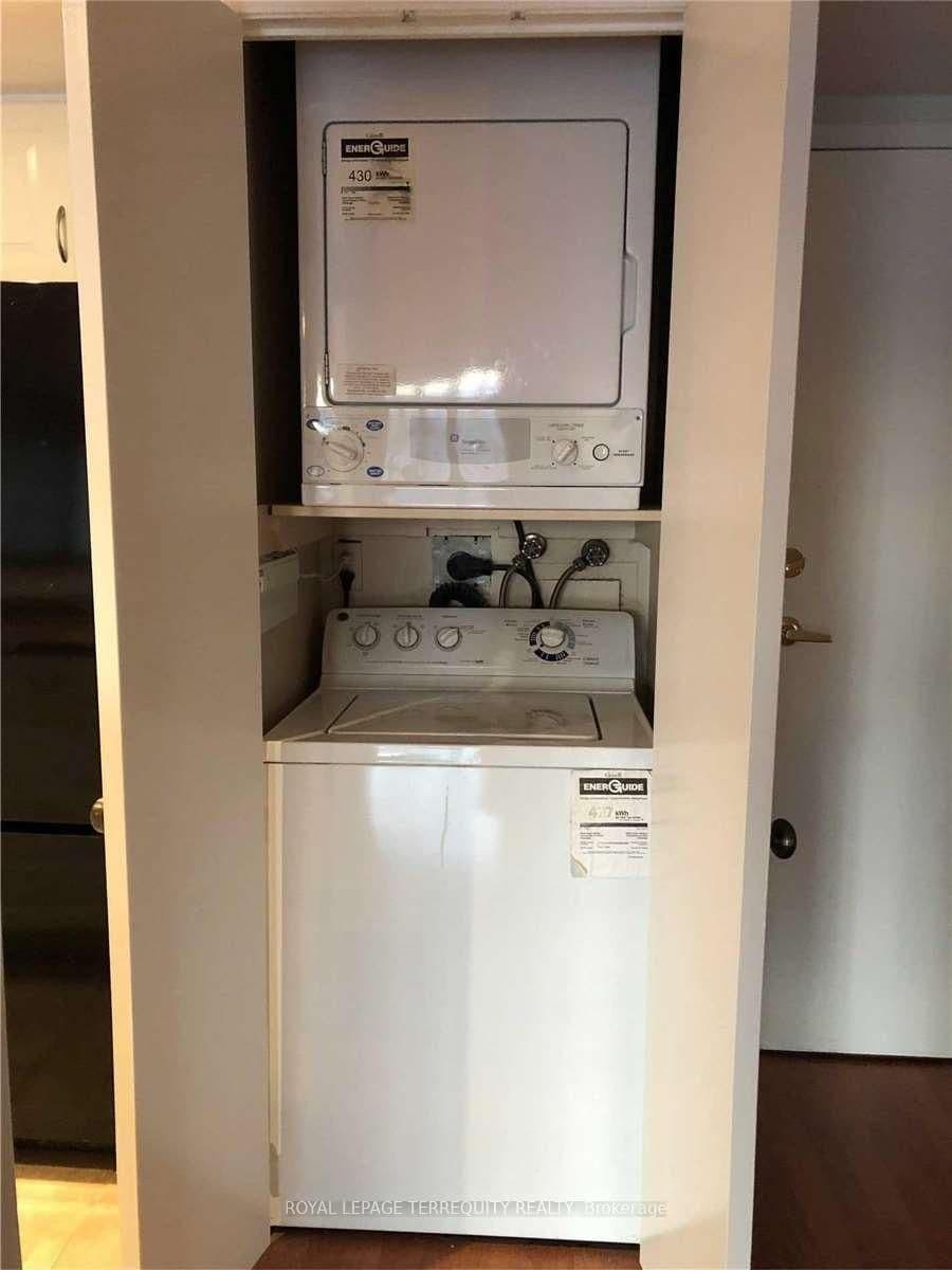 2091 Hurontario Street, Unit PH06 thumbnail 11