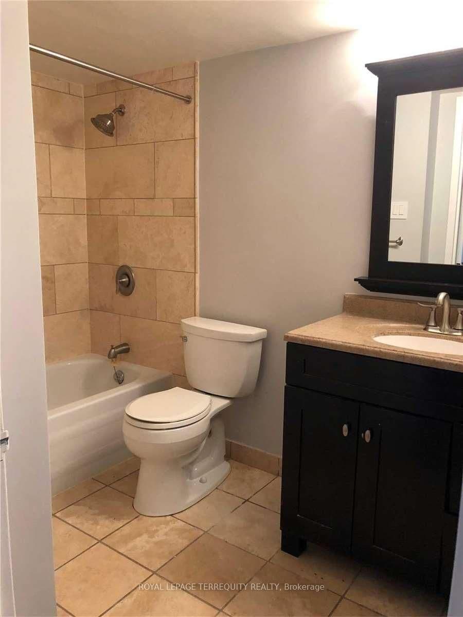 2091 Hurontario Street, Unit PH06 thumbnail 12