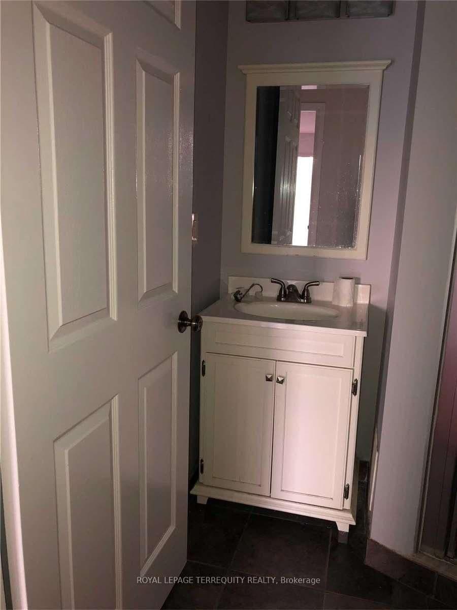 2091 Hurontario Street, Unit PH06 thumbnail 13